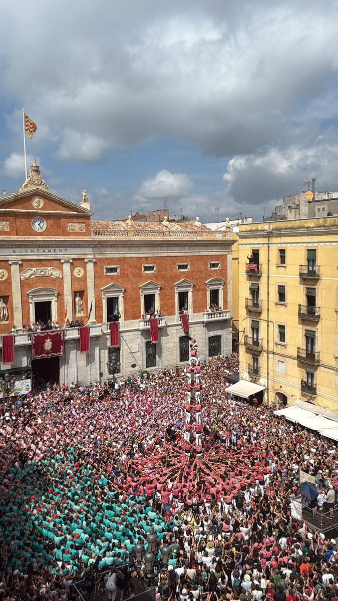 irodon's tweet image. Segon 4d9sf de la temporada i el 21è descarregat en l’època moderna (si no vaig errat). El castell total és nostre!

#castells