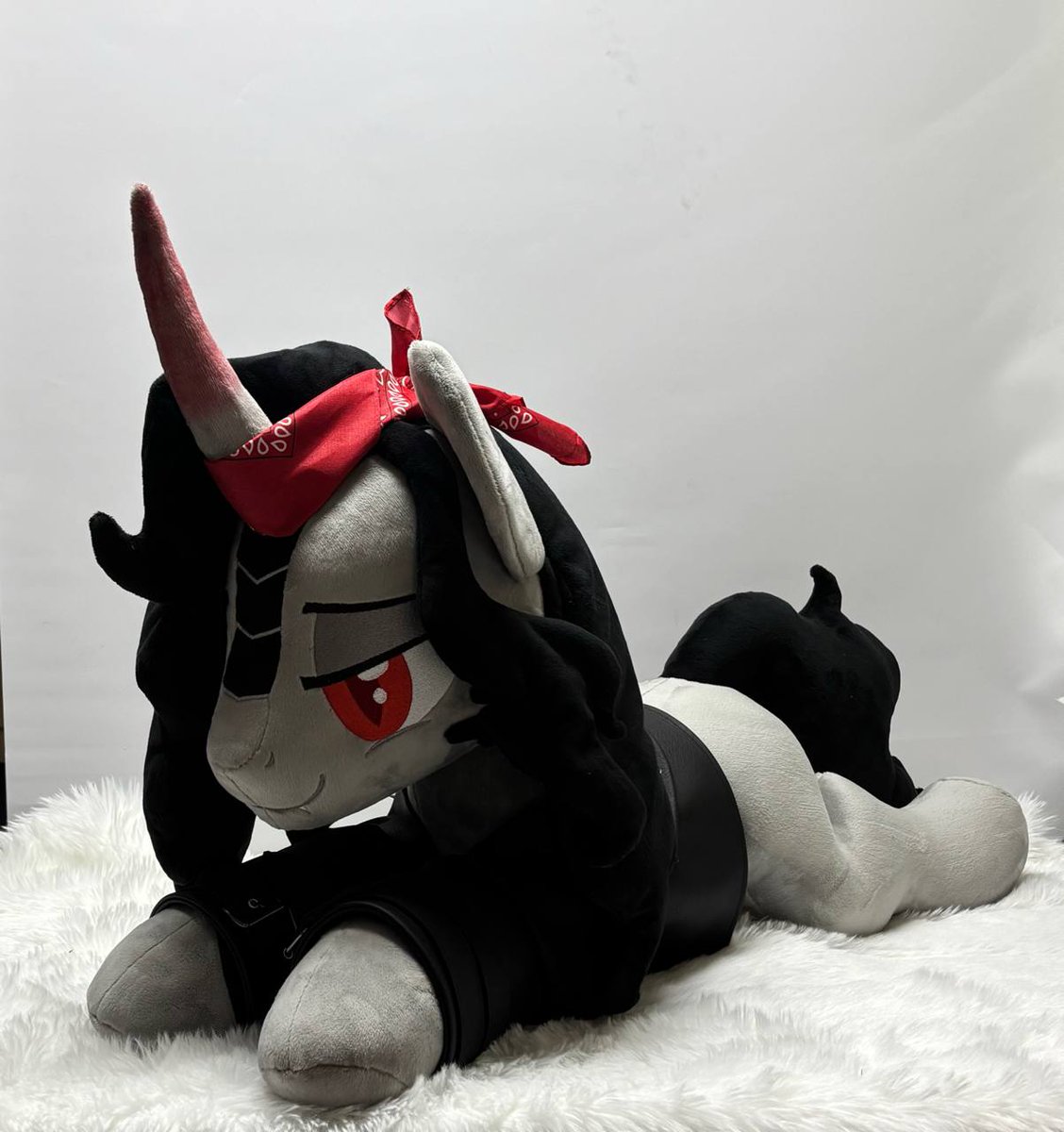 So another plushie looking for a home.
The Punk Rock Sombra with removable leather jacket, wants to jam at your place ;)

Asking price is 1.700€ 
shipping is 🌍
if you are interested just write me a message

#plushie #sale #mlp #brony #mlpg4
