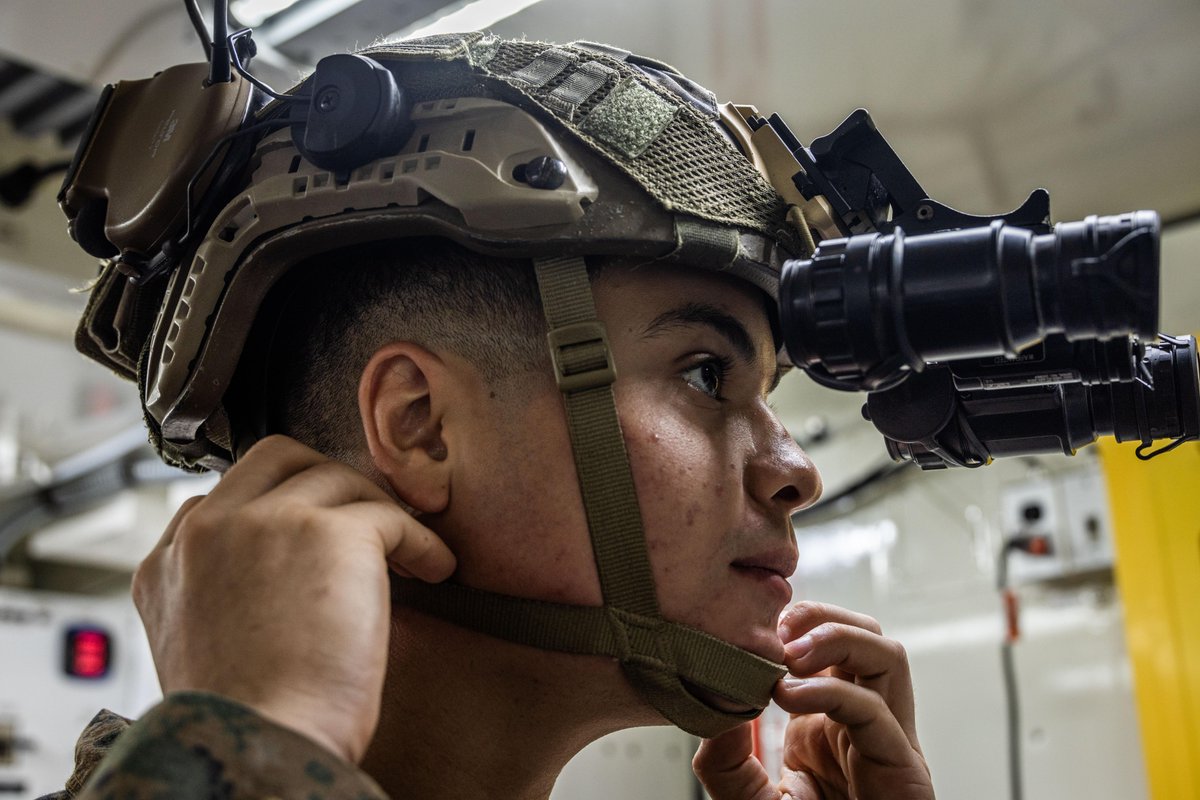 USMC's tweet image. #Marines with the @31stMeu test 3D printed PVS-31 mounts during a simulated field scenario at Camp Hansen, Okinawa, Japan.
Marines used a 3D printer to create an attachment that would turn a PVS-14 mount into a PVS-31 mount.
#USMC #SemperFi #Training