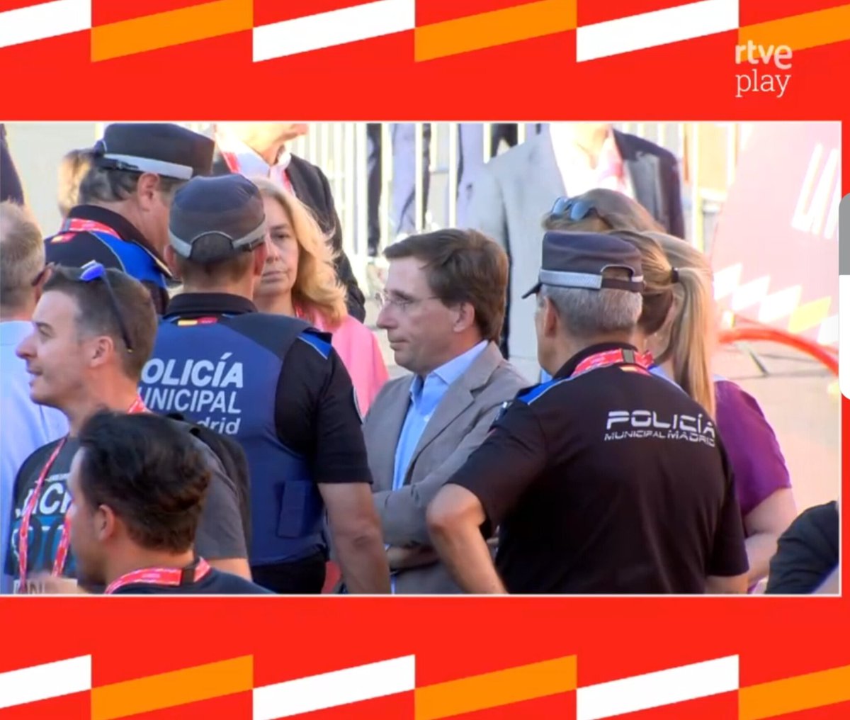 CC_Ramon's tweet image. Sr. Martín Almeida...
Sort que tenia Madrid controlat, contra manifestants 🤔🤔🤔