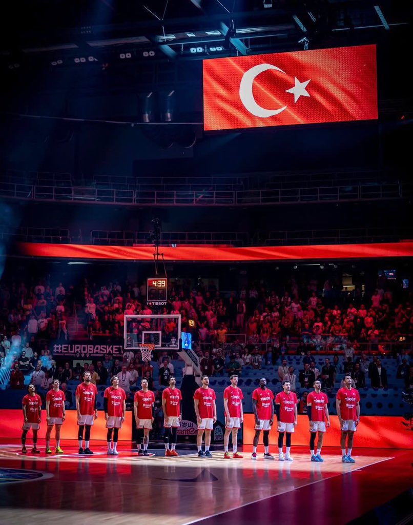 farukcicek27's tweet photo. İlk finali oynadığımız 2001’den bu yana beklediğimiz an, saat 21.00’de başlıyor. Avrupa Şampiyonası'nda 12 Dev Adama başarılar diliyoruz. https://t.co/iPExsV3Dmq