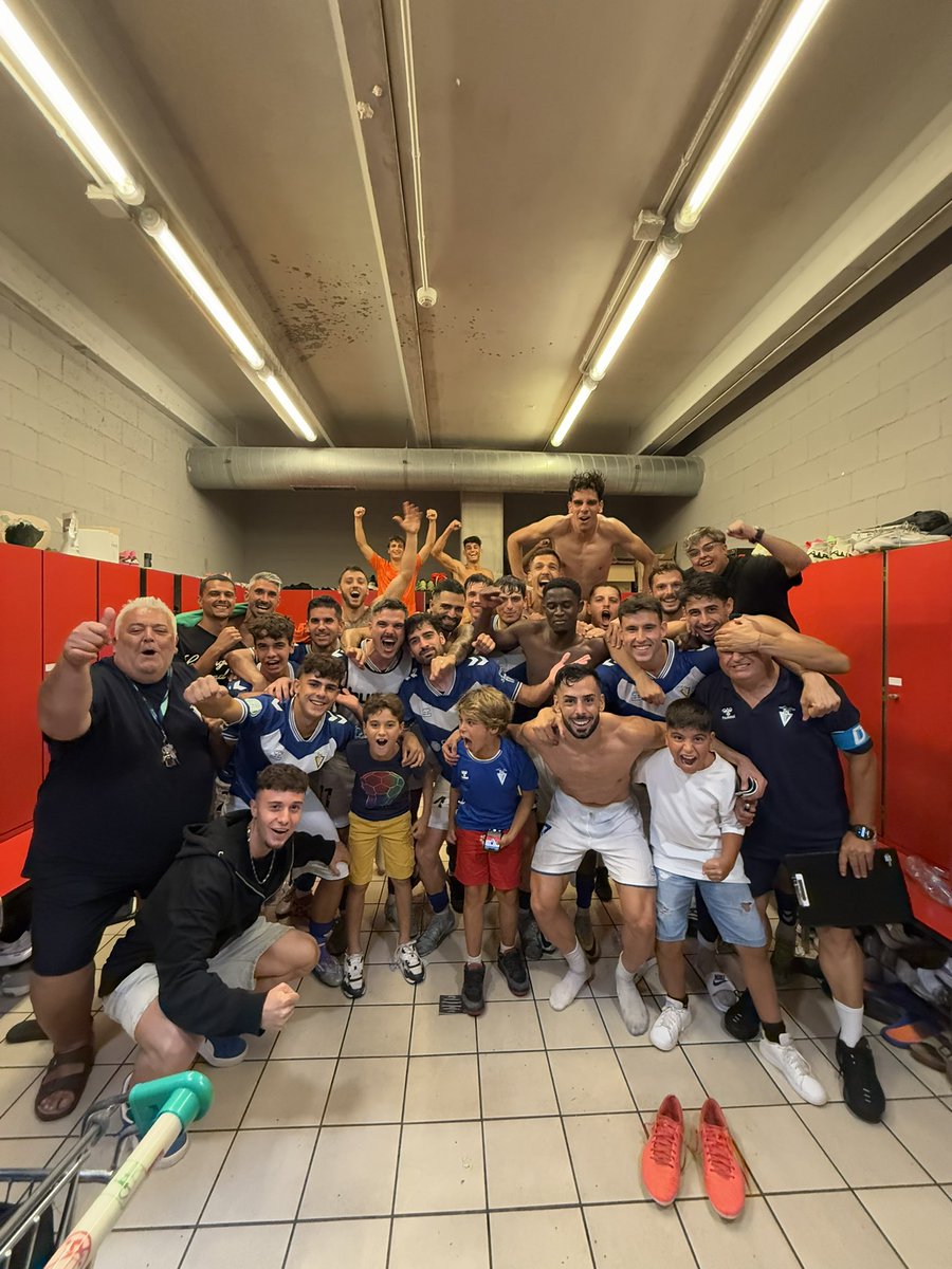 😍😍😍 Aquí la teniiiuuuu!

✅ LA PRIMERAAA A CASAAA!!!