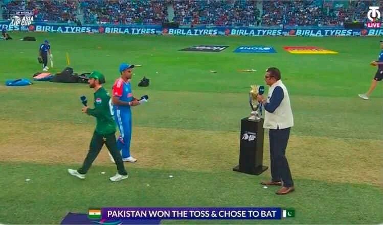 FieldVisionIND's tweet image. Summary of Inda vs Pakistan:

• Half empty stadium 

• No handshake at toss

• India destroys pakistan totally.

• Captain Surya walks out after hitting winning 6 without handshake. No one from the team comes out to shake hands with Pakistanis.

#INDvsPAK #INDvPAK