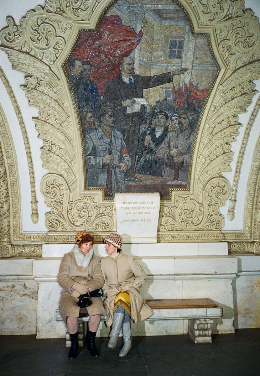 Moscow metro. Photo by Bernard Bisson, USSR, 1987.