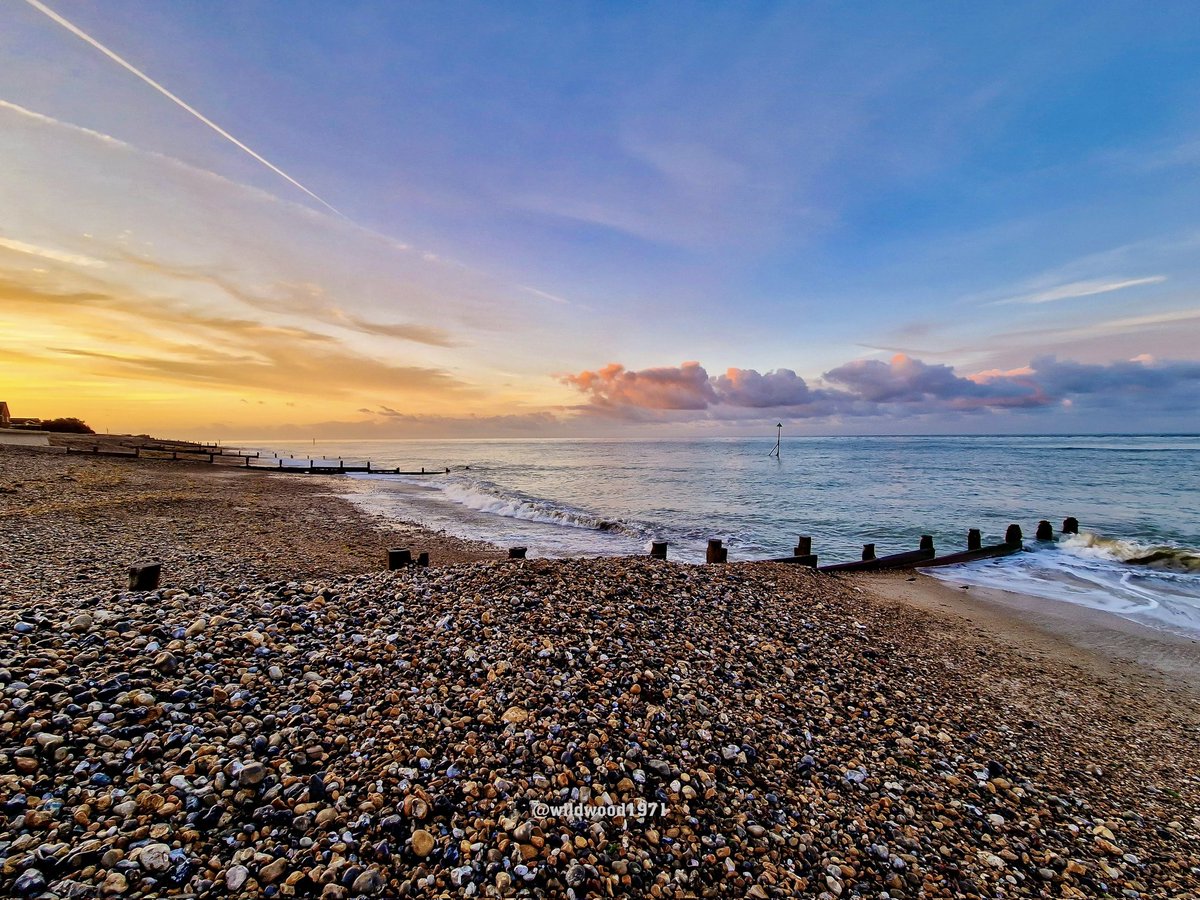 Hard to believe looking out the window now this was first thing today <a href="/PONewsHub/">PO Hub</a> <a href="/ExpWestSussex/">Experience Sussex Partnership</a> <a href="/ThePhotoHour/">#ThePhotoHour</a> <a href="/BBCSouthWeather/">BBCSouthWeather</a> <a href="/AlexisGreenTV/">Alexis Green</a> <a href="/itvmeridian/">ITV News Meridian</a> <a href="/HollyJGreen/">Holly Green - Weather Presenter</a> <a href="/PhilippaDrewITV/">Philippa Drew</a>