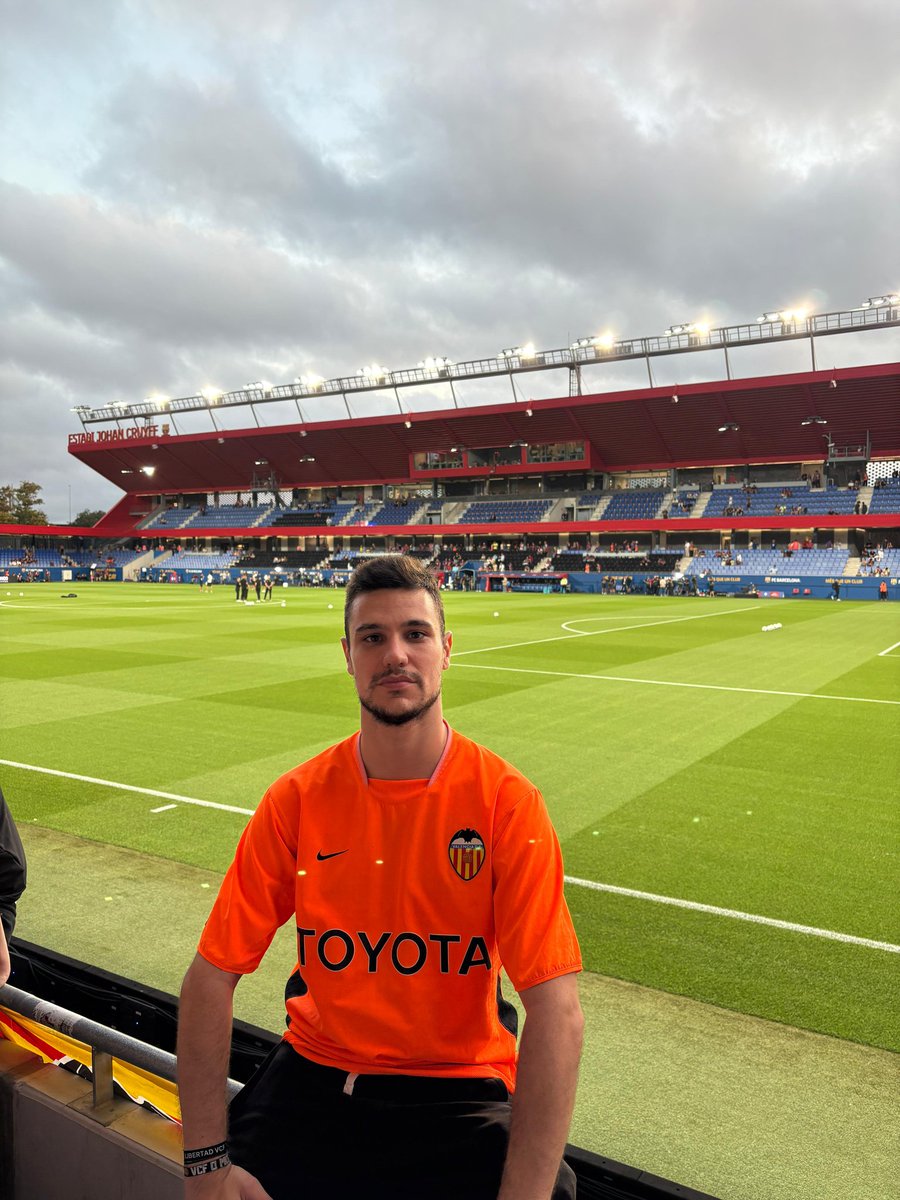 navarrete18_'s tweet photo. Vamos Valencia 🦇 https://t.co/OHLHefm6QW