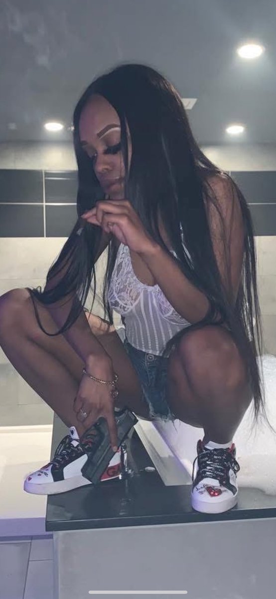 BlackDEIHire's tweet image. This how our black women treat other black women. Post their child in this manner. Another step backwards to slavery. Swell work Queens!!!

I have the courtesy to cover that poor child’s face she didn’t.