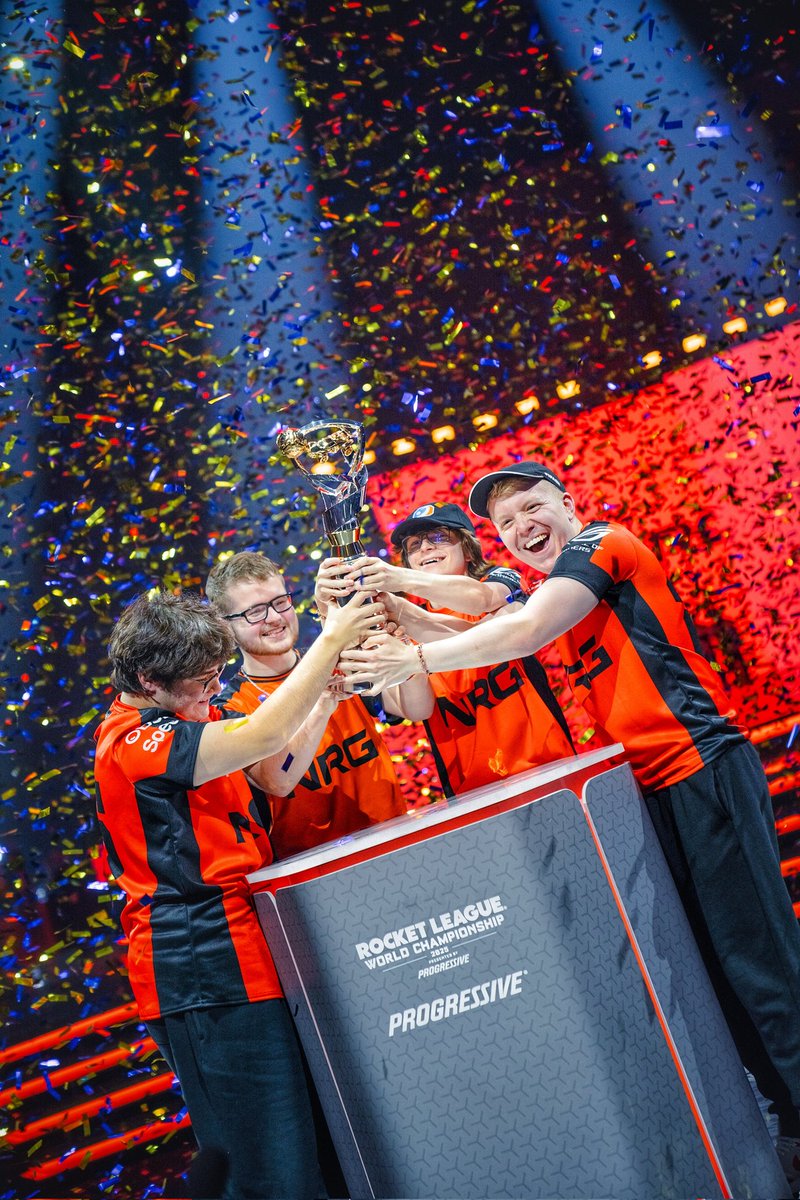 GiveYouAKiss_'s tweet photo. 📸 2025 RLCS Worlds Champions 🏆 ggs @At0micRL @BeastModeLK @DanielRL__ @Satthew
@NRGgg #RLCS #RLCSWorlds #RLCS2025 https://t.co/t5XxnJJphX