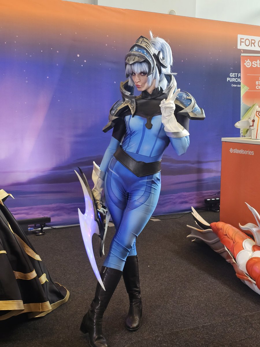 Just realised I haven't posted anything here so...

Hi, I was Luna at the <a href="/dota2ti/">The International</a> stage and <a href="/SteelSeries/">SteelSeries</a> booth today 😄💙

#TI14