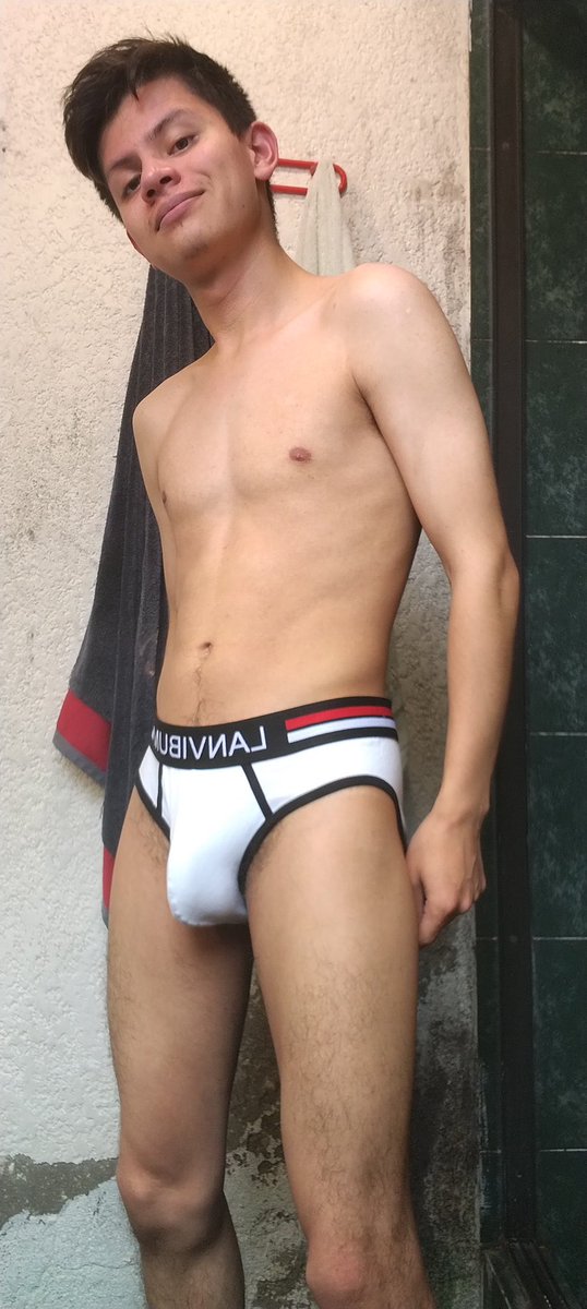 menundiespotter's tweet photo. Se atreve a usar #trusa y presumir su exquisito #bulto y su cuerpo sabe lo que es provocar, ¿verdad @EncuerArqui? 🔥🩲😏
El comparte sin pudor su fetiche por las #trusas.
¿Y tú, ya nos mostraste la tuya? 👀
⠀
#TrusaHot #FeticheTrusa #SlipGame
💾 RT si eres de los nuestros https://t.co/6lEBJV3Yn9