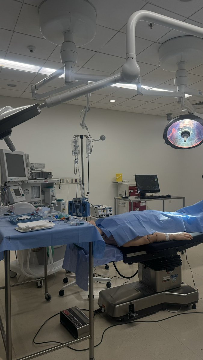 اليوم حظيت بزيارة إلى مركز المهارات الإكلينيكية والمحاكاة ضمن برنامج الملازمة المهنية (Job Shadowing)، حيث اطلعت على أحدث التقنيات والأساليب التدريبية المتقدمة التي تُسهم في تأهيل الممارسين الصحيين ورفع كفاءتهم.

أشكر كليتي <a href="/RHS_KSU/">Rehabilitation Sciences Department</a> والقائمين على المركز على إتاحة هذه الفرصة!