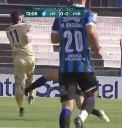 MarceCosta1891's tweet photo. @FuaElAlan Ayer Tejera no vio ninguna de estas dos y Leodan González en el VAR no fue capaz de llamarlo. https://t.co/KE65eUj8pY
