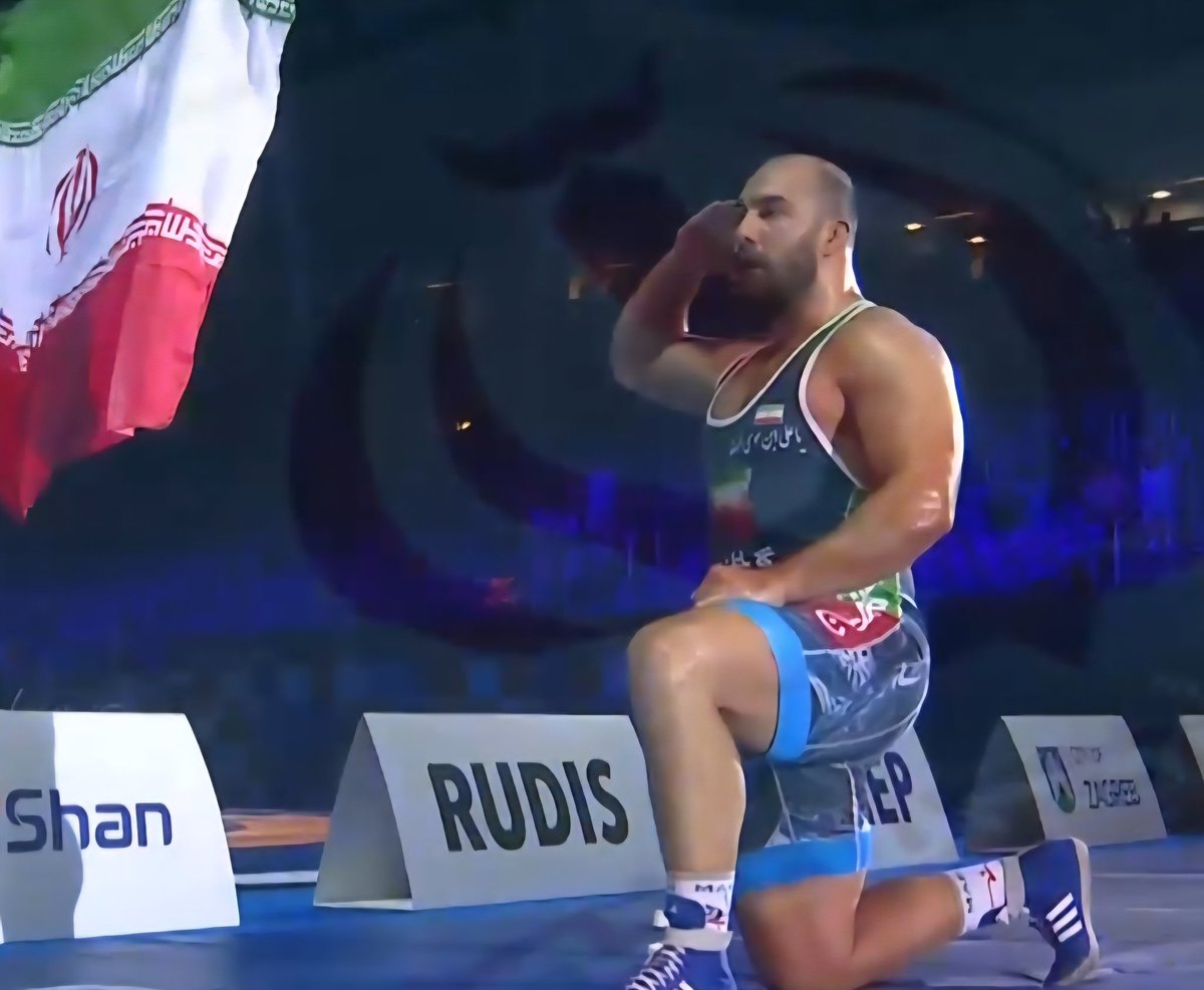 خیلی می‌پسندم سلام نظامی ورزشکارامون رو...
مخصوصا بعد طلا
#دور_از_تو_بادا_اهرمن
#ایران💚🤍♥️