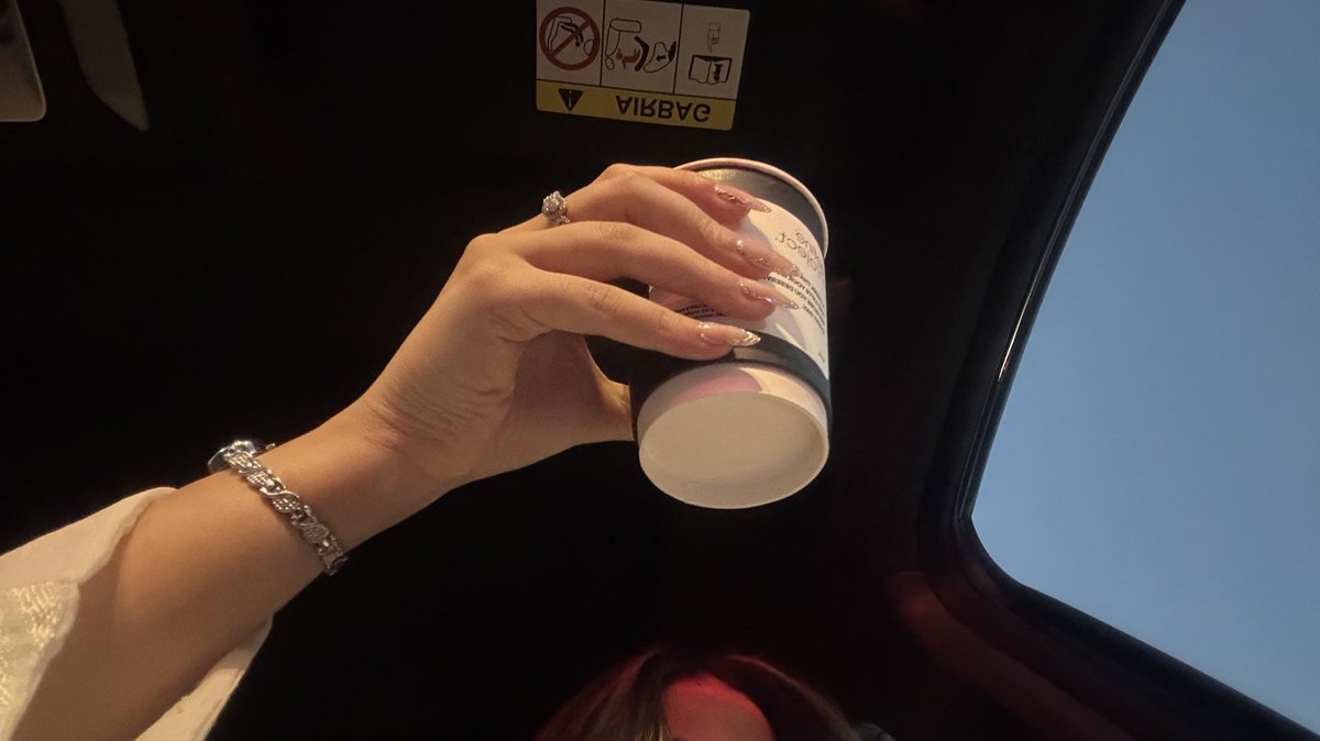 Quitlli's tweet image. 