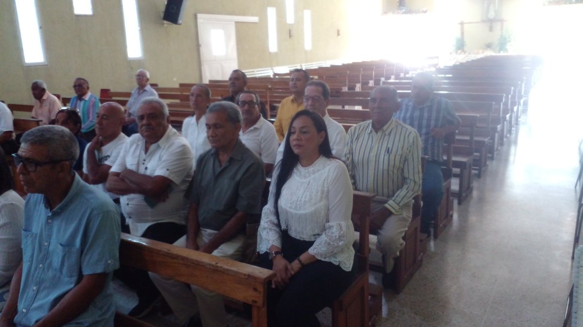 CemGuanare's tweet photo. Ayer #13desep Conmemoramos los 84 Años de nuestro Partido @ADemocratica.
Estuvimos en una emotiva misa en acción de gracia acompañados de nuestra Directiva, así mismo los diferentes factores políticos y nuestra militancia.
Seguimos en pié de lucha por una mejor Venezuela 🇻🇪 https://t.co/5EzraTi9Dk