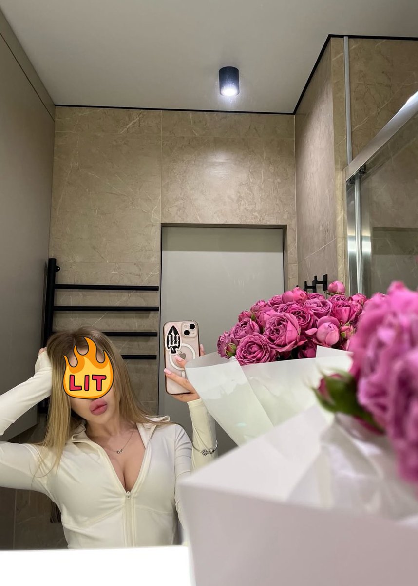 Çiçeklerle gelmiş aşkım💋💋💋