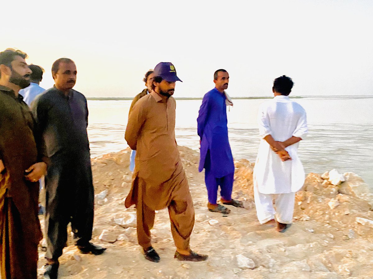 kamran_tagar's tweet photo. Visited Kori Ja Bhan Bacha Band, Mithiani on instructions of SPSF Sindh President Mansoor Shahani. Met affected families, heard their concerns & shared them with him. SPAF youth will extend full support.
#SPSF #Sindh #Relief
@BBhuttoZardari @psfmansoor https://t.co/t7N1YcAaCm