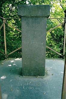 Con esta escalera puedes subir al punto más alto de Bélgica. Se encuentra en Signal de Botrange, la zona con mayor altitud del país con 693 metros, permitiéndote llegar hasta los 700 m de altitud. 

¿Te atreverías a subir hasta aquí sin un grupo de sherpas que te guíen y ayuden?