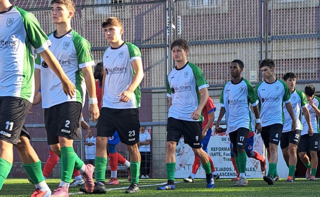 Juvenil División de Honor ⚪️
¡Debut con carácter en la 1ª jornada! 🟢

Serio partido en Bilbao ante <a href="/SantutxuFC/">SantutxuFC</a> 
Golazo de César para adelantarnos, pero empate local en el 91’ (1-1).

Gran imagen del equipo y ganas de seguir sumando 💪⚽️

#AupaOberena 🟢⚪️ #DivisiónDeHonor