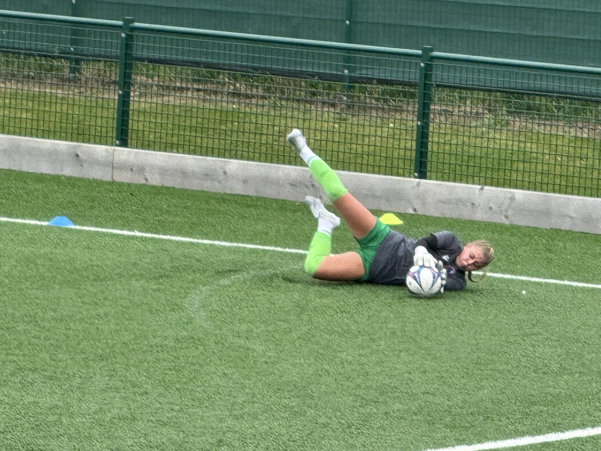 andrew_botting's tweet photo. Great afternoon watching @BottingTia play her first league game for @DWFCWomen in the end a close game but a great win for the team. Tia made some great saves today with a brand new pair of @GkMonte on display. https://t.co/3NMka5ldxI
