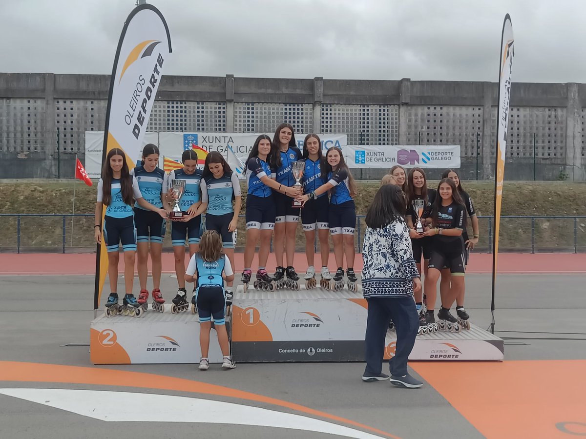 SCD_RABADEIRA's tweet photo. Parabens aos nosos equipos de Liga Nacional sub-15.
O nosotros equipo feminino acada o 2° posto na clasificación xeral en 1a división.
Ademais, o nosotros equipo masculino remata nun meritorio 6° posto na 1a división masculina.
Noraboa chic@s https://t.co/k2VFWcBTvx