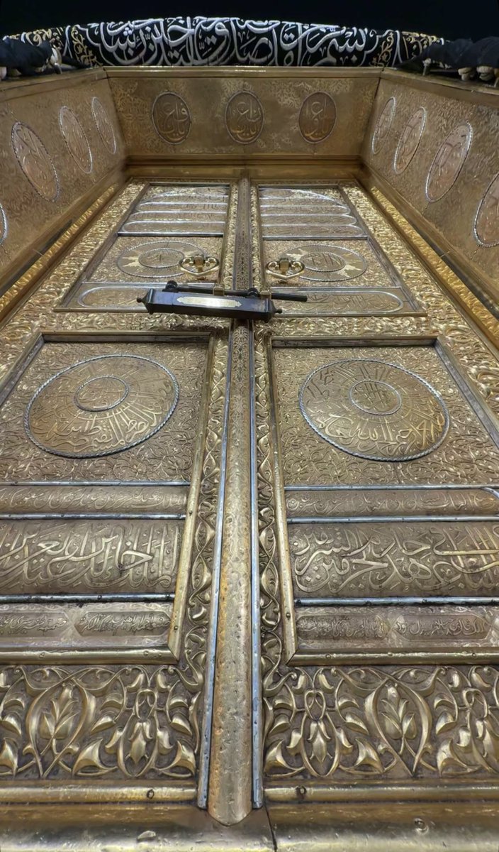 Close up to the door of Ka’bah. 🕋