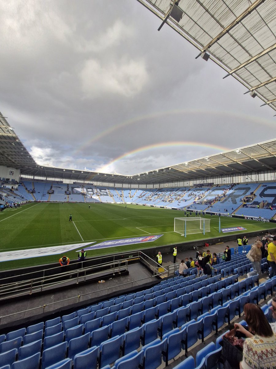 Sepiroth's tweet image. Photo taken after the game at the cbs arena yesterday, great away day #ncfc #pusb