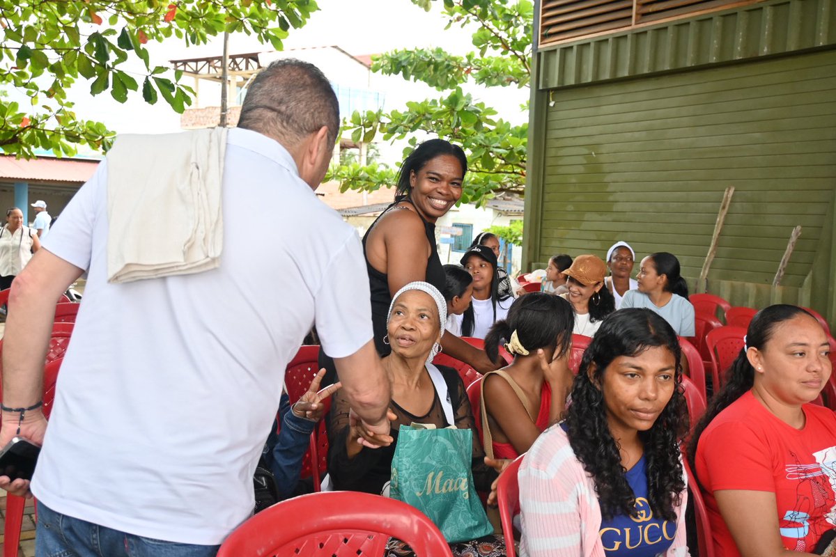 ✨Comenzamos el día en Turbo con una reunión muy especial junto al gremio de profesores.
💙Además, disfrutamos de la presentación de la agrupación Corazón de Tambó, que llenó de música y alegría este encuentro.

#TrabajandoPorAntioquia 
#EquipoDeAntioquia