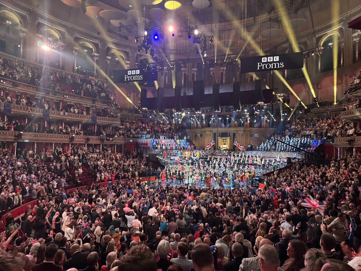 jnjokugoodwin's tweet photo. Such a special evening at the Last Night of the Proms yesterday - a perfectly judged programme that celebrated music new and old, and was incredibly uplifting and inspiring.

Huge congrats to @classicjacko and the whole @bbcproms team for a really exceptional season! 

🎶🎤🎸🎻 https://t.co/CLdND2V8DC