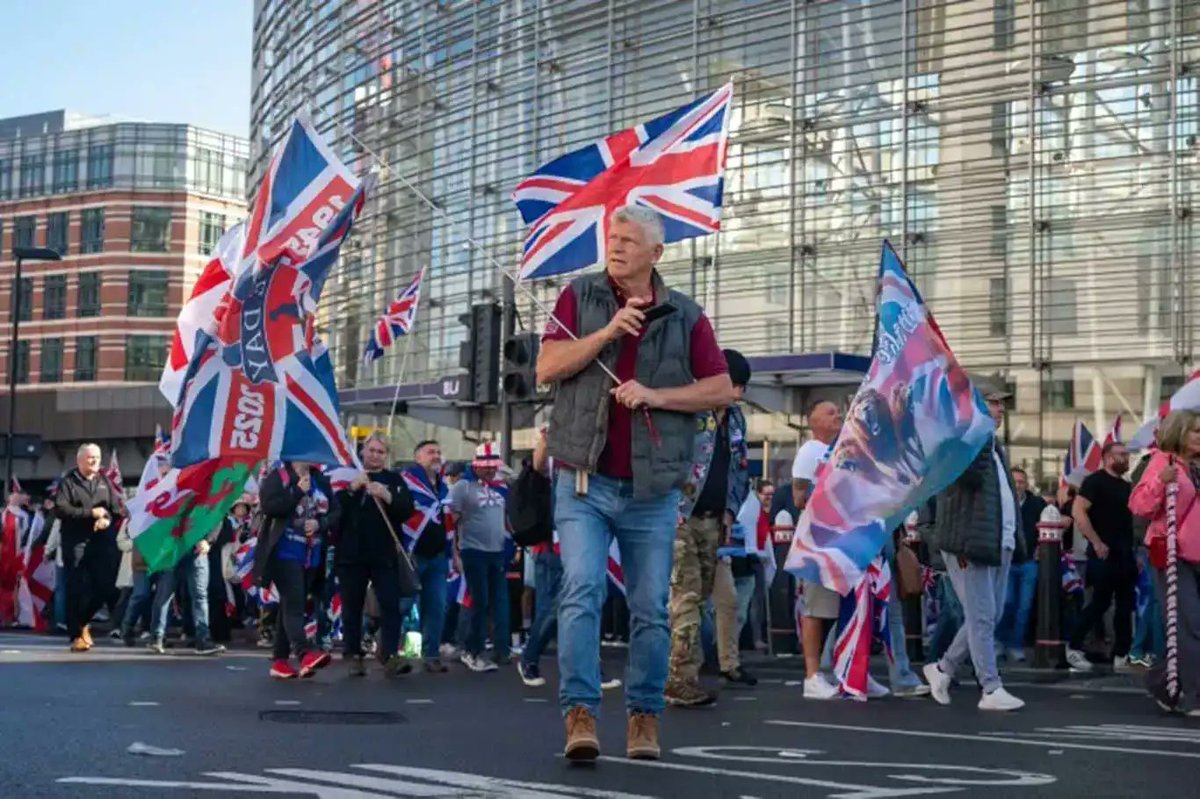 Violence breaks out as 150,000 attend far-right rally in the UK #London #UniteTheKingdom 
ilkha.com/english/world/…