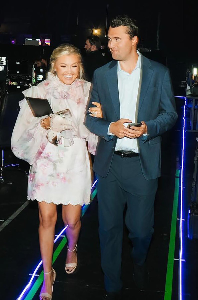 Jacob43817149's tweet photo. 许多人不知道，Charlie Kirk的妻子Erika Kirk在纽约经营着自己的生意，名为Proclaim Streetwear。他们每卖一件运动衫，就会捐另一件给住在街上的无家可归者。

是时候开始传播真相了，左派的谎言已经够多了。 https://t.co/0j1UEMIZUA