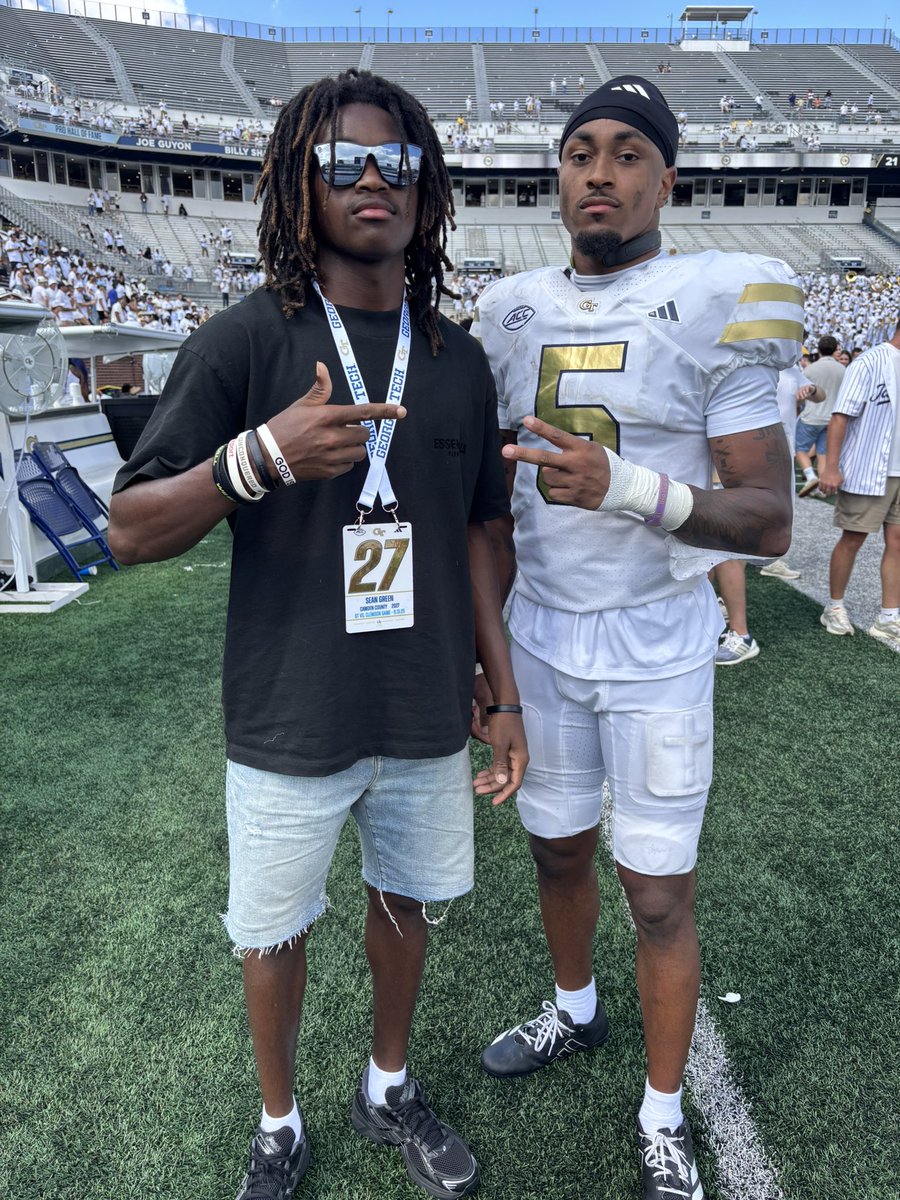 SeanGre5's tweet image. Heck of a day in ATL with Gt!! Glad I  got to watch that big win! 🐝🐝Atmosphere was crazy!!
#stungem
#forc🐾mden
@CoachTMcKnight @CoachAlexMathis
@COACH217ROLAND @QBOCCoachAlford