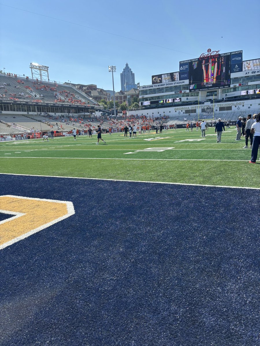 SeanGre5's tweet image. Heck of a day in ATL with Gt!! Glad I  got to watch that big win! 🐝🐝Atmosphere was crazy!!
#stungem
#forc🐾mden
@CoachTMcKnight @CoachAlexMathis
@COACH217ROLAND @QBOCCoachAlford