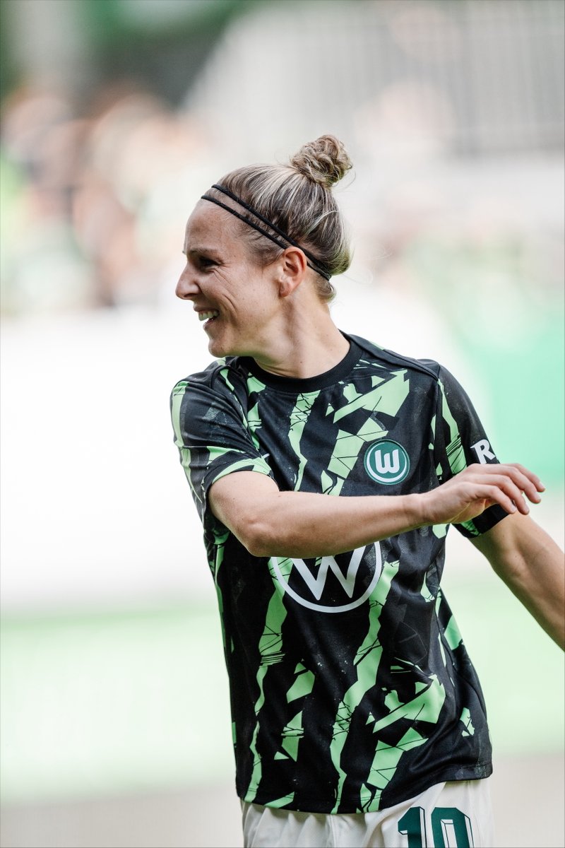 VfL_Frauen's tweet photo. 1' Anpfiff im AOK Stadion! Das erste Heimspiel der Saison läuft.🐺🏟️
#VfLWolfsburg #VfLWolfsburgFrauen #Wölfinnen #WOBFCC https://t.co/whcKjqqAVx
