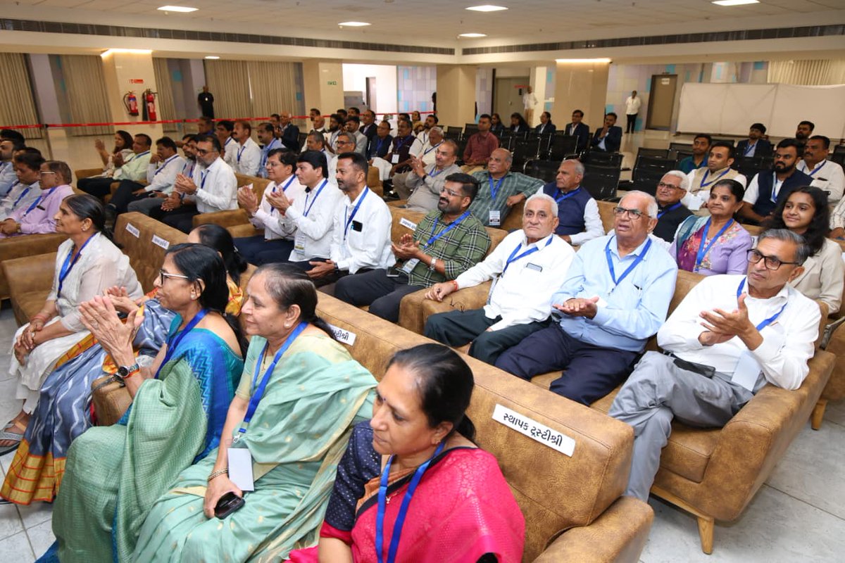 માનનીય કેન્દ્રીય ગૃહ-સહકાર મંત્રીશ્રીએ પટેલ સમાજના ગુજરાતના વિકાસમાં મહત્ત્વપૂર્ણ યોગદાનનો ઉલ્લેખ કરતાં જણાવ્યું હતું કે, જો દરેક સમાજ આ રીતે જાગૃત બને તો સરકારનું કાર્ય સરળ અને સહજ થઈ જાય.

મુખ્યમંત્રીશ્રીએ આ અવસરે જણાવ્યું હતું કે, કોઈપણ સમાજની પ્રગતિ સ્ત્રી સશક્તિકરણ વગર સંભવ