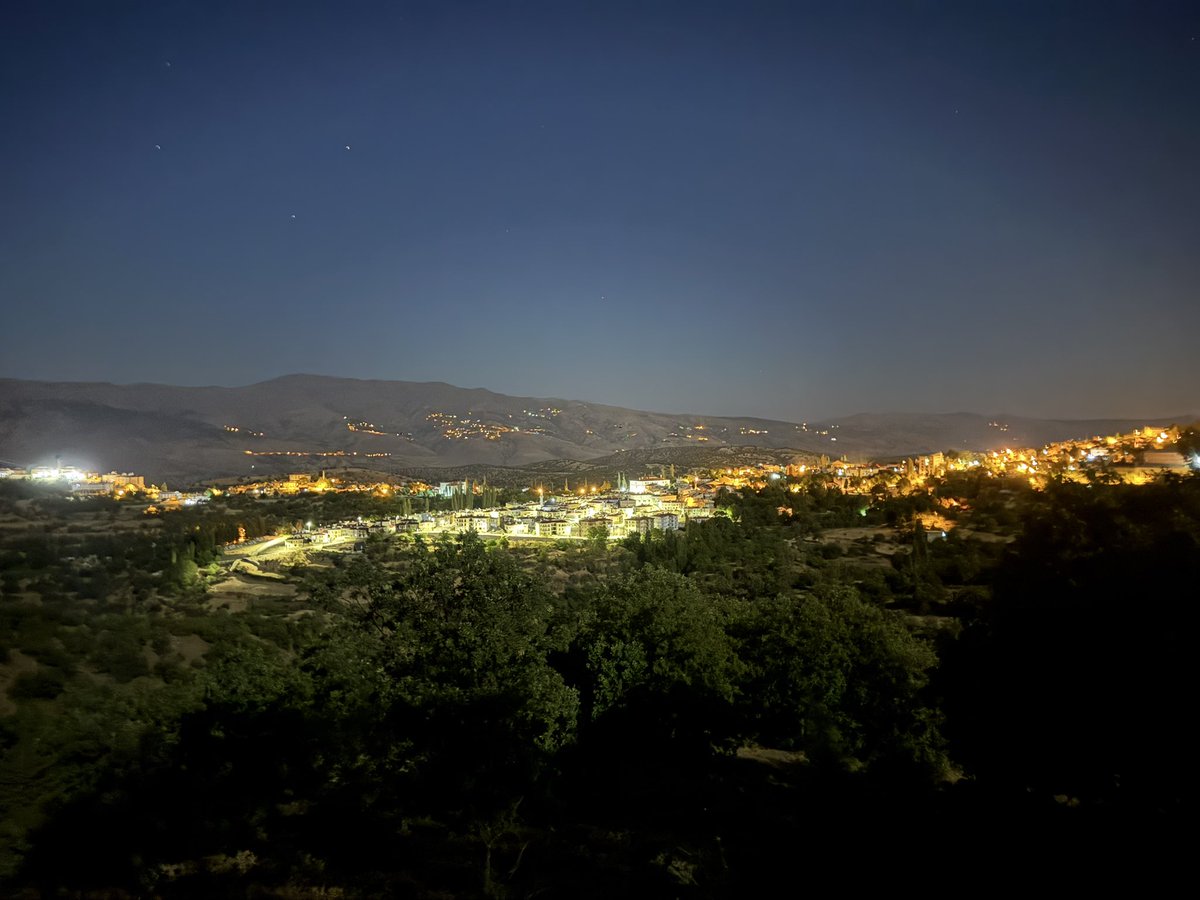 Bediüzzaaman’a talebesi sorar;
“Üstadım her şeyi kaybettik ne yapacağız ? “
Üstad; “Çay koy keçeli, yeniden başlıyoruz!”.