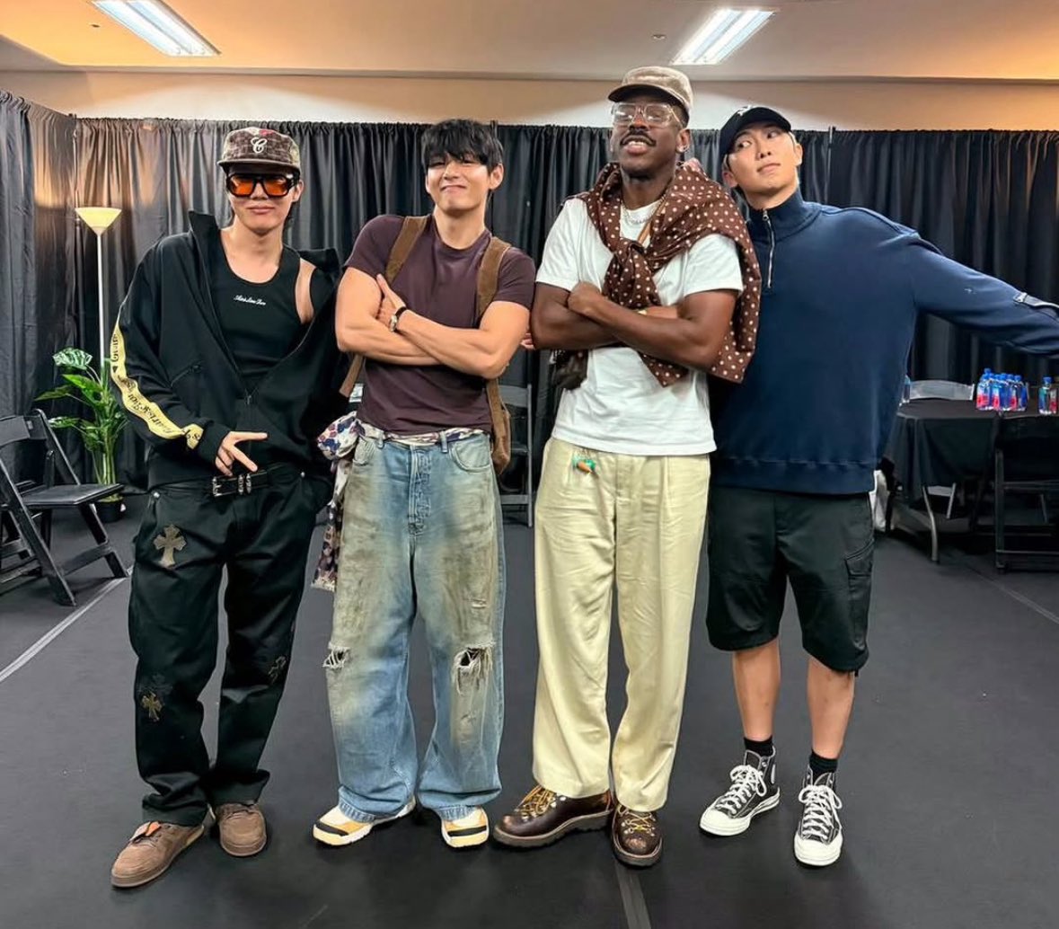 they deserve all the happiness in the world and it’s so good to see them having a good time <3