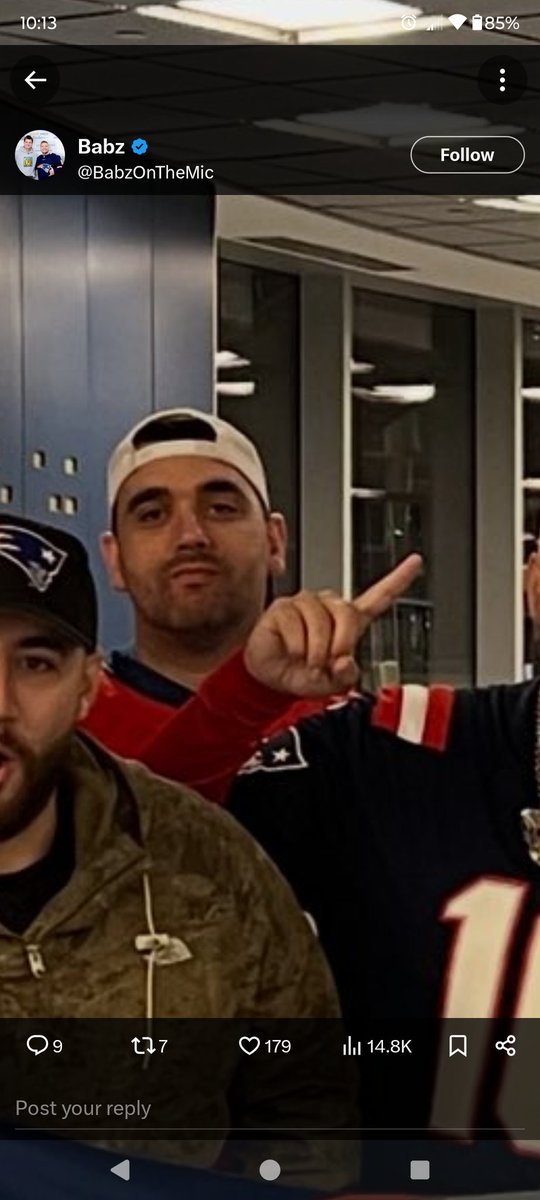 81_liam's tweet photo. @BabzOnTheMic Nice to see Patrice Bergeron enjoying his retirement https://t.co/R05I0z7ONE