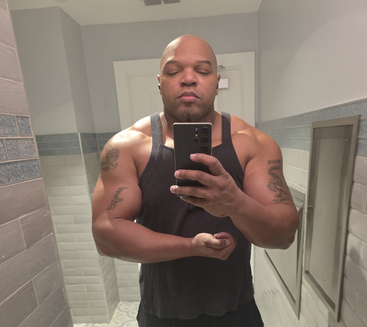 No you can compete with me, cut from a different cloth not these little small weak tough talking fcks (6'1 265) in the ring over 15 years in Philly, hooped overseas I'm forced mfs