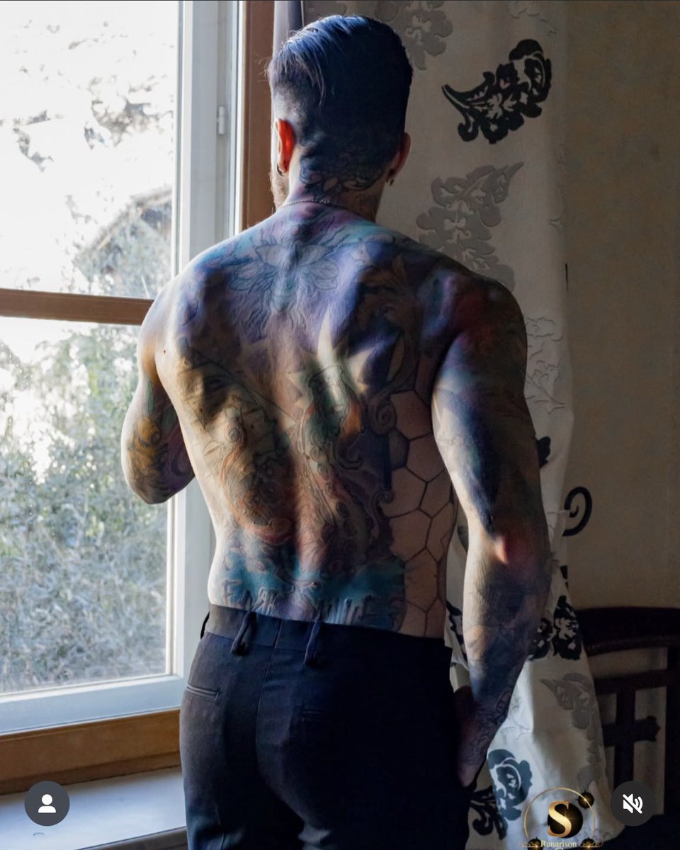 SSY_Extrange's tweet image. Je participe actuellement à TattooModelWorld (catégorie France)
Je dois réunir  des votes du public pour être qualifié et aller en finale devant un jury.
J’ai besoin de la team 2€ pour me soutenir ! Et m’aider à aller en finale à Paris le 26 Octobre 🙏🖤

missmistertattoo.world/fr/candidate/b…