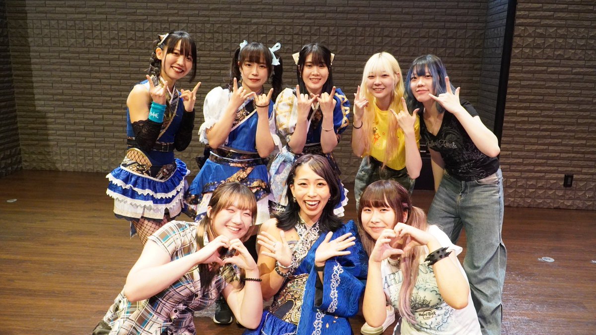 そしてO.Aで出てくださった
ずっとあらもーど！の皆さん！！

ちょー可愛かった、、
本気で、演奏中うるうるしてみてました笑

ピュアで真っ直ぐな彼女たちに気づいたら惹かれてました！

卒業してからが本番だから、とりあえずは卒業できるように単位を取るんや、、！
また一緒に音楽しましょう🎵！