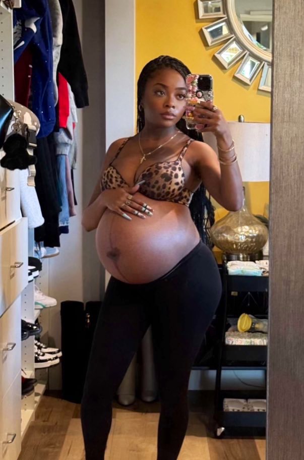 skaijackss's tweet image. the way she snapped back 😍