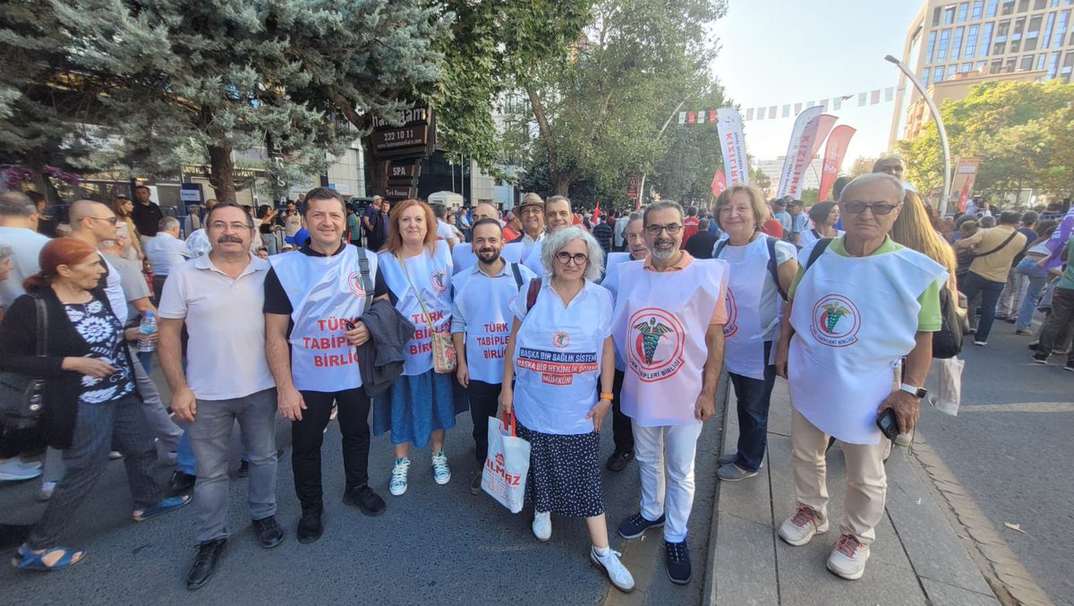 Demokrasi mücadelesine destek için Türk Tabipleri Birliği Merkez Konseyi olarak meydanlardayız.