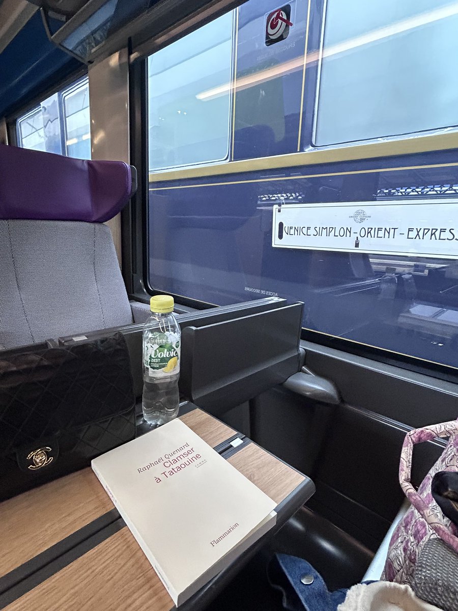 Bonjour, je prendrais bien le train d’à côté s’il vous plaît.