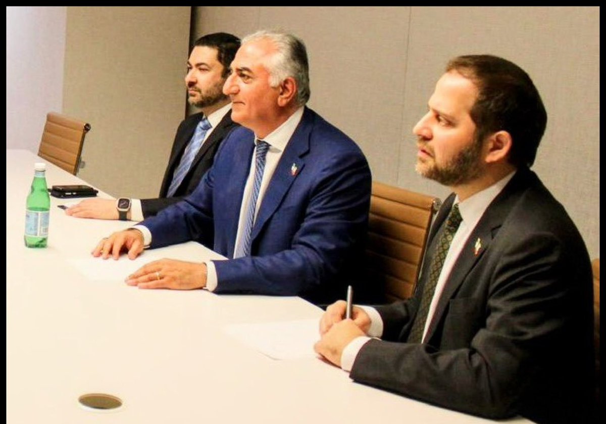 شاهزاده رضا پهلوی 
<a href="/PahlaviReza/">Reza Pahlavi</a> 
آیا در طی این سالها اشخاصیکه از دل جمهوری‌اسلامی به شما نزدیک شدند ،
 نیت شان فقط اعتبار گرفتن از نام شما نبوده ؟؟

#پاينده_ایران
#پرچم_شیر_و_خورشید 
#فرزندان_پرچم 
<a href="/SamanthaIrani/">Simin 🎗️</a>