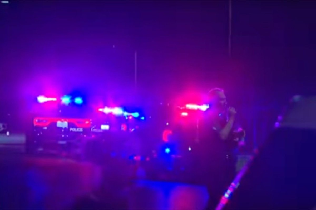 GalacticScope's tweet image. 🚨 Breaking: Worlds of Fun in Kansas City evacuated Saturday night after reports of possible shots fired during the opening night of Halloween Haunt. Large crowds panicked, chaos erupted, and authorities responded quickly. #WorldsOfFun #KansasCity

👇 What we know so far:…