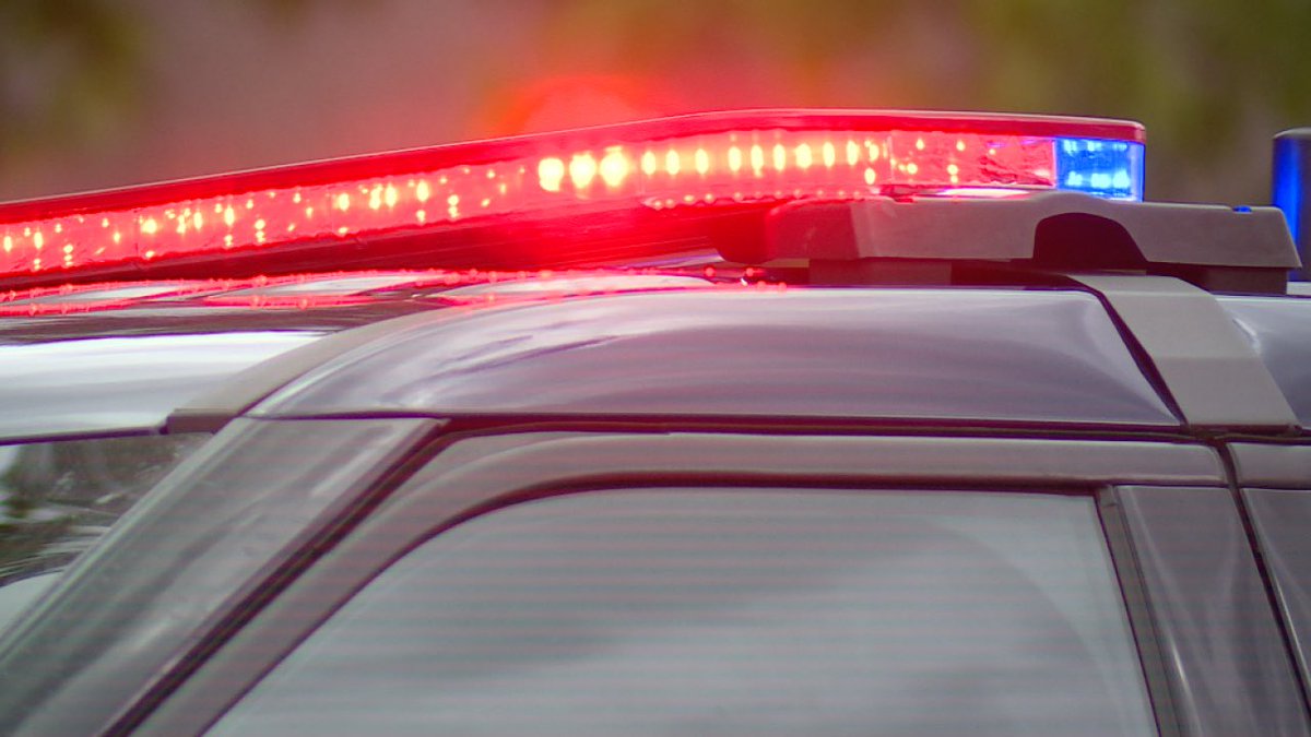 GalacticScope's tweet image. 🚨 Breaking: Worlds of Fun in Kansas City evacuated Saturday night after reports of possible shots fired during the opening night of Halloween Haunt. Large crowds panicked, chaos erupted, and authorities responded quickly. #WorldsOfFun #KansasCity

👇 What we know so far:…