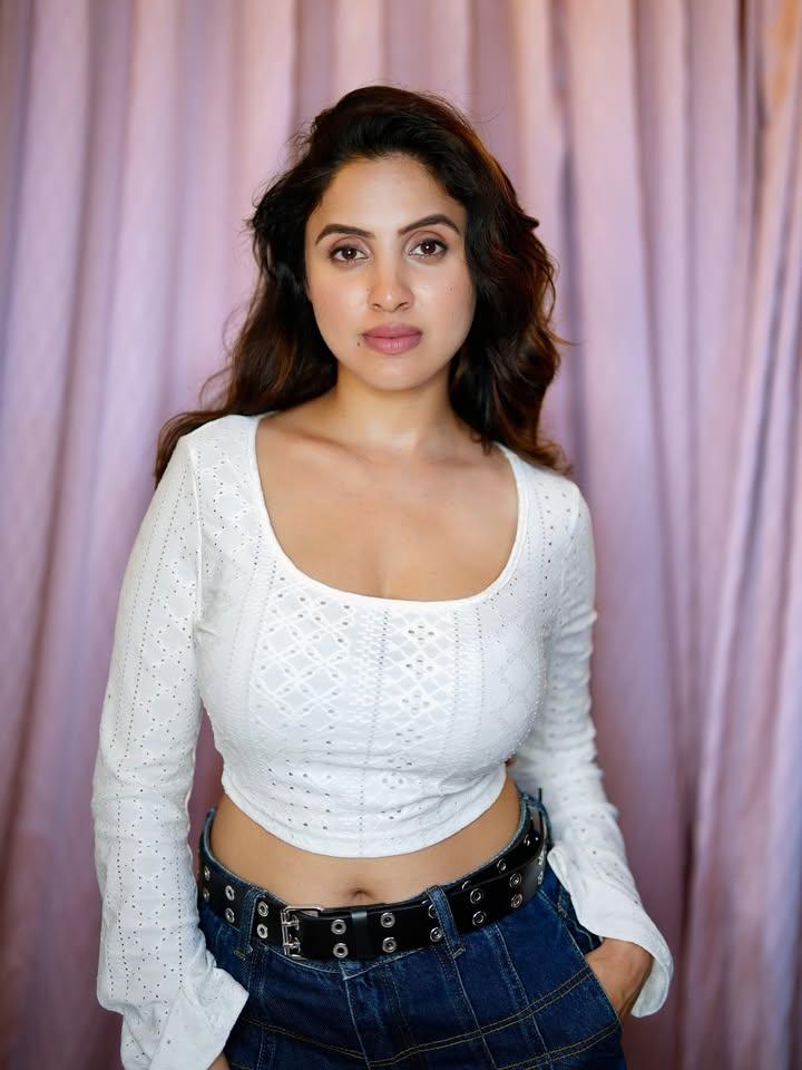 OnlyHeroines's tweet photo. Priyanka Kholgade 🥰✨ https://t.co/OeZC9E77Ba