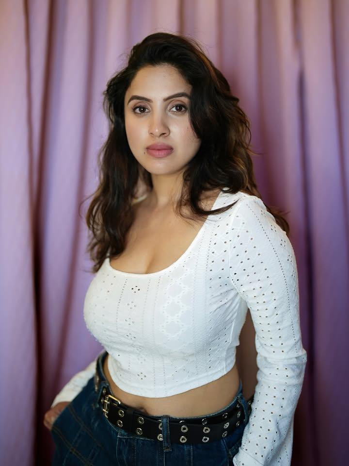 OnlyHeroines's tweet photo. Priyanka Kholgade 🥰✨ https://t.co/OeZC9E77Ba