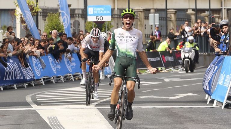 #voltagalicia2025
Dani Cepa vence en Ferrol y Maksym Bilyi se lleva la Volta a Galicia – ALICANTE Con el PLATO GRANDE <a href="/danicepa/">Dani Cepa</a> <a href="/FilialCajaRural/">Caja Rural-Alea</a> share.google/joMKFjdj9vAWmx…